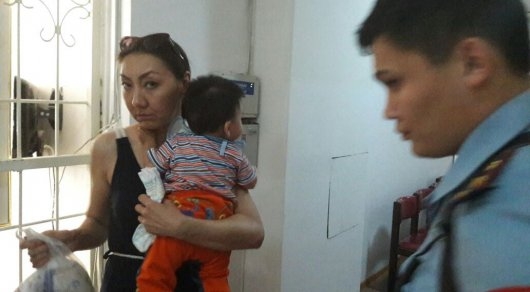 В Алматы менеджер турфирмы отправится за решетку с грудным ребенком