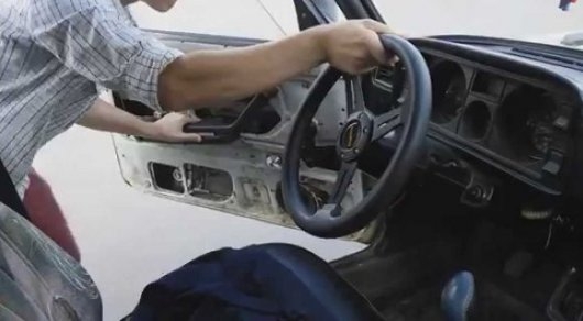Мужчин, толкавших неисправный автомобиль, сбили на трассе Екатеринбург - Алматы