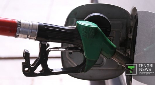 Правительству Казахстана придется повышать цены на бензин - мнение