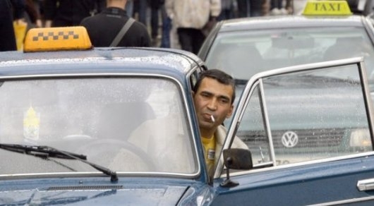 На 2,5 миллиона тенге оштрафовали назойливых таксистов в РК