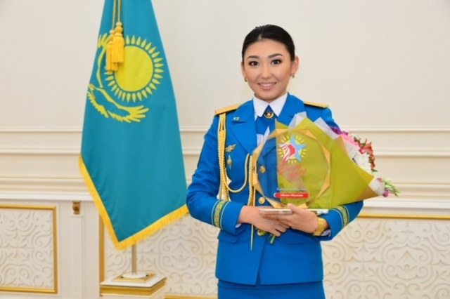 Министр обороны наградил женщин-военнослужащих Казахстана