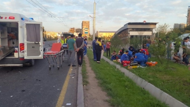 Жуткое ДТП в Алматы: 1 человек погиб, 6 пострадали