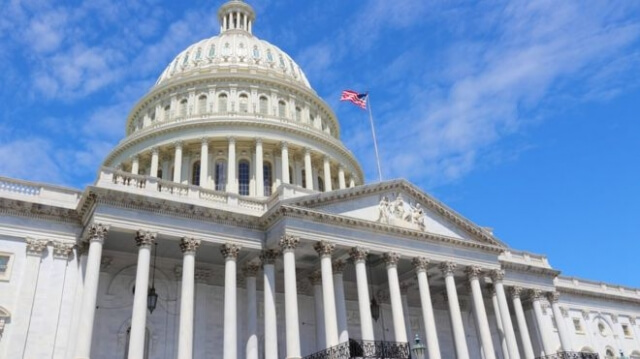Конгресс США одобрил закон, продлевающий работу правительства