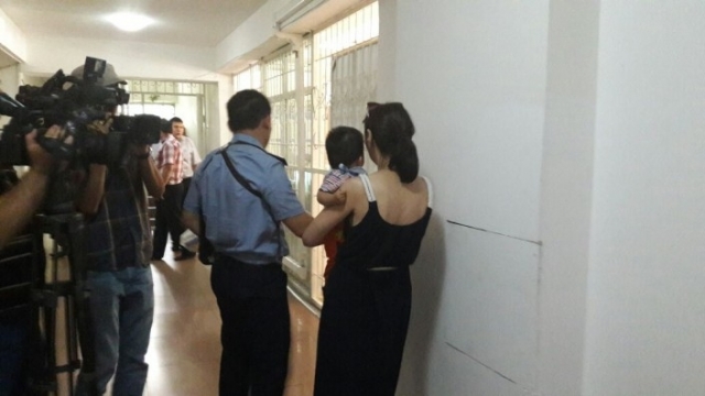 В Алматы менеджер турфирмы отправится за решетку с грудным ребенком