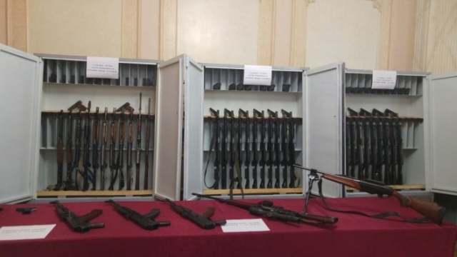 Изъятое из тайников Тулешова оружие показали журналистам